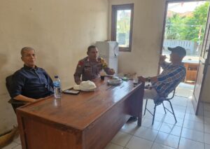Sosialisasi Layanan 110 di Komplek DDN Jatiwaringin, Bhabinkamtibmas Tekankan Informasi Bertanggung Jawab
