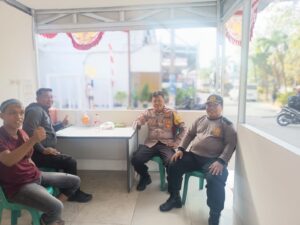 Sambangi Pos RW 22 Jakasampurna, Bhabinkamtibmas Sosialisasi Layanan Pengaduan WhatsApp SPKT