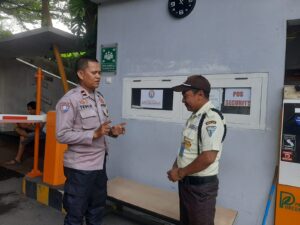 Sambangi Klinik Trimedika Bintara, Polsek Bekasi Barat Titip Pesan Keselamatan untuk Pengunjung