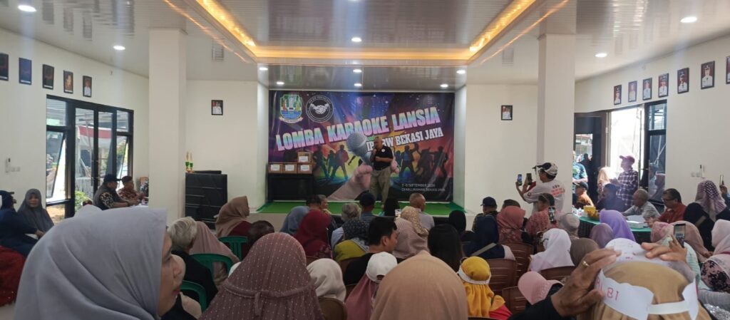 Wujud Kepedulian Lansia, Bhabinkamtibmas Bekasi Jaya Monitoring Lomba Karaoke IPB