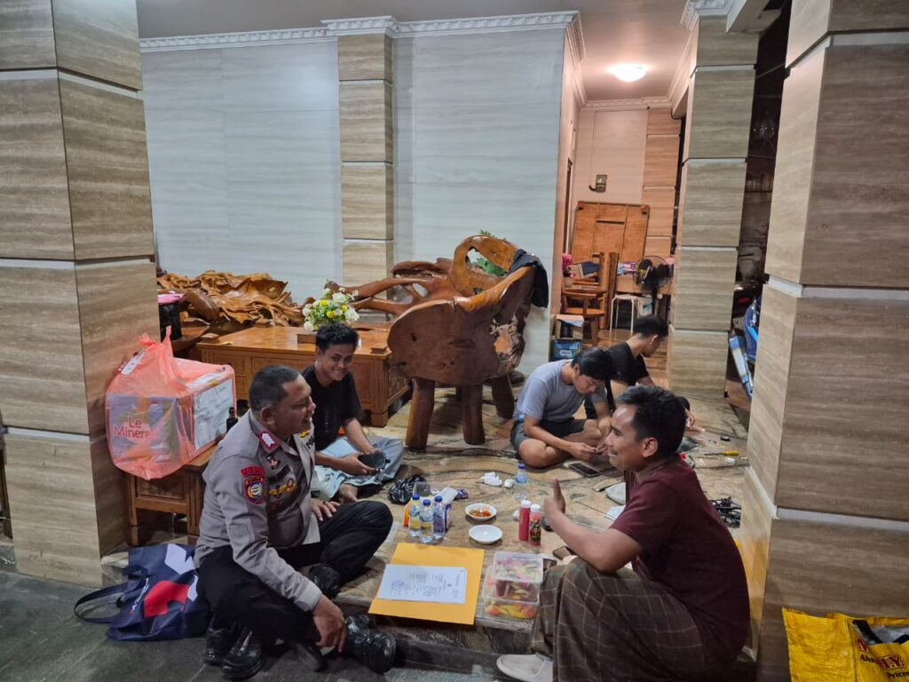 GIAT PATROLI/DDS/SAMBANG KEDIAMAN KAPOLDA SULTRA DI KEL. JATIWARINGIN