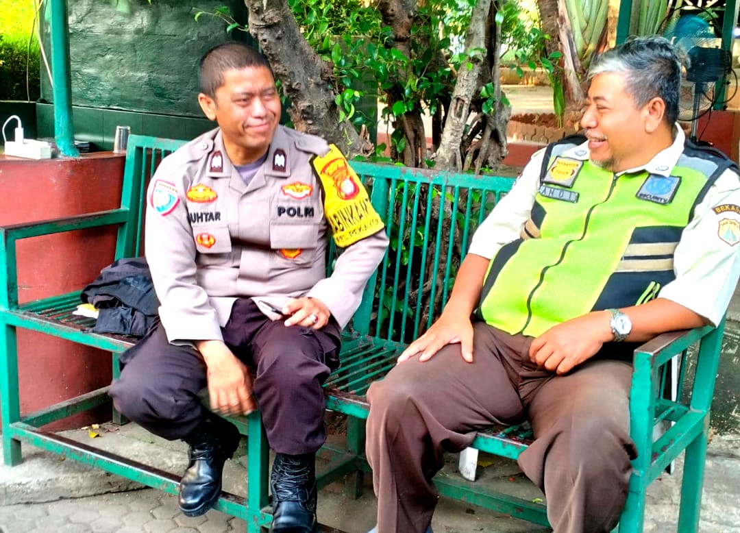 Bhabinkamtibmas Pekayon Jaya Perkuat Keamanan Lingkungan, Warga Diajak Tingkatkan Kewaspadaan