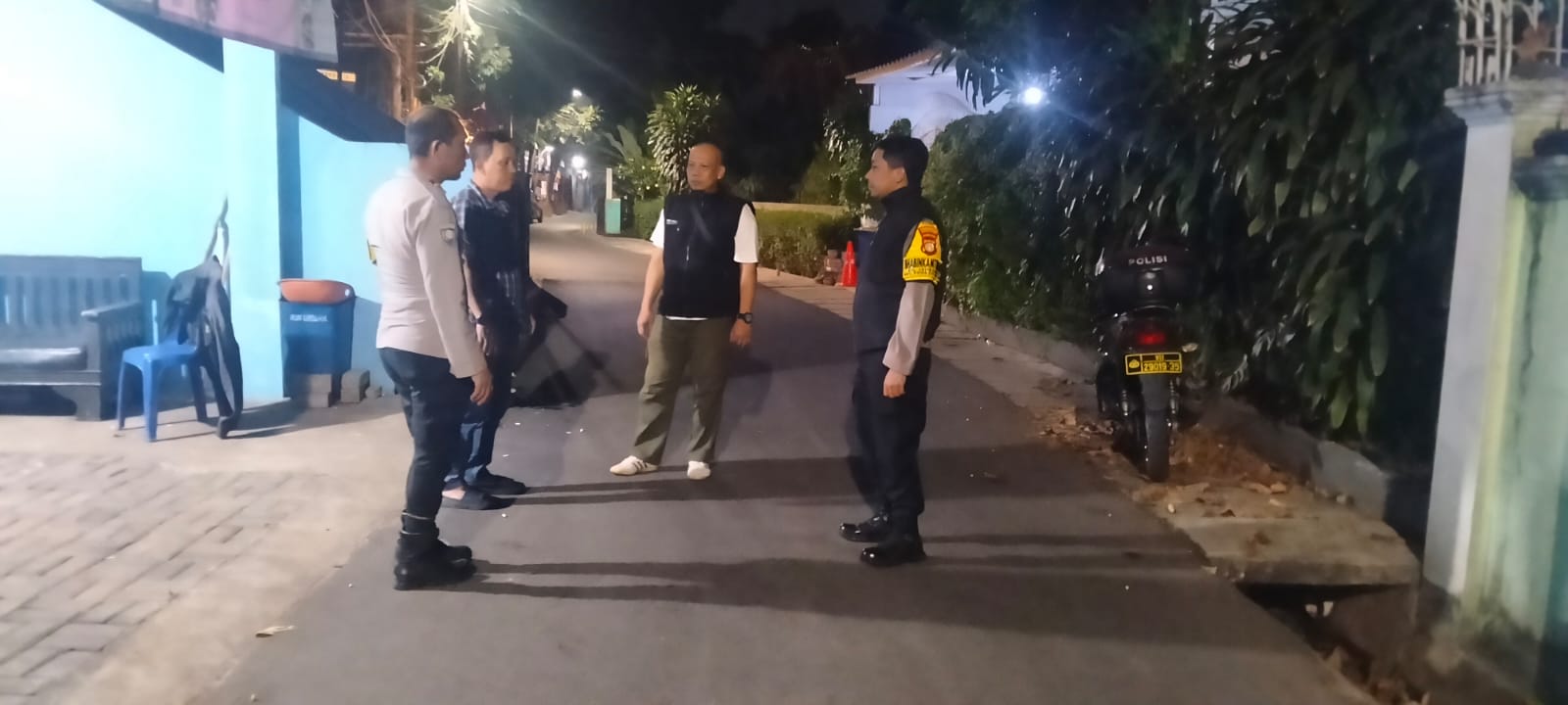 Sisir Area Rawan Subuh Hari, Bhabinkamtibmas Jatiwarna dan Jatirahayu Gelar Patroli Bersama