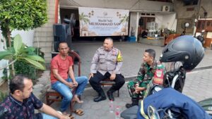 Perkuat Sinergitas TNI-Polri, Bhabinkamtibmas dan Babinsa Sambangi Pengurus RT di Medan Satria