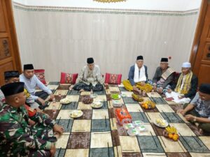 Hadiri Peringatan Maulid Nabi di Margahayu, Bhabinkamtibmas Rawalumbu Pererat Silaturahmi Keagamaan
