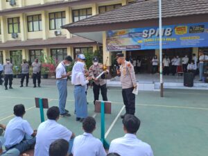 Kapolsek Pondok Gede Sosialisasikan Maklumat Kapolres, Ajak Pelajar Bijak Sikapi Ajakan Unjuk Rasa