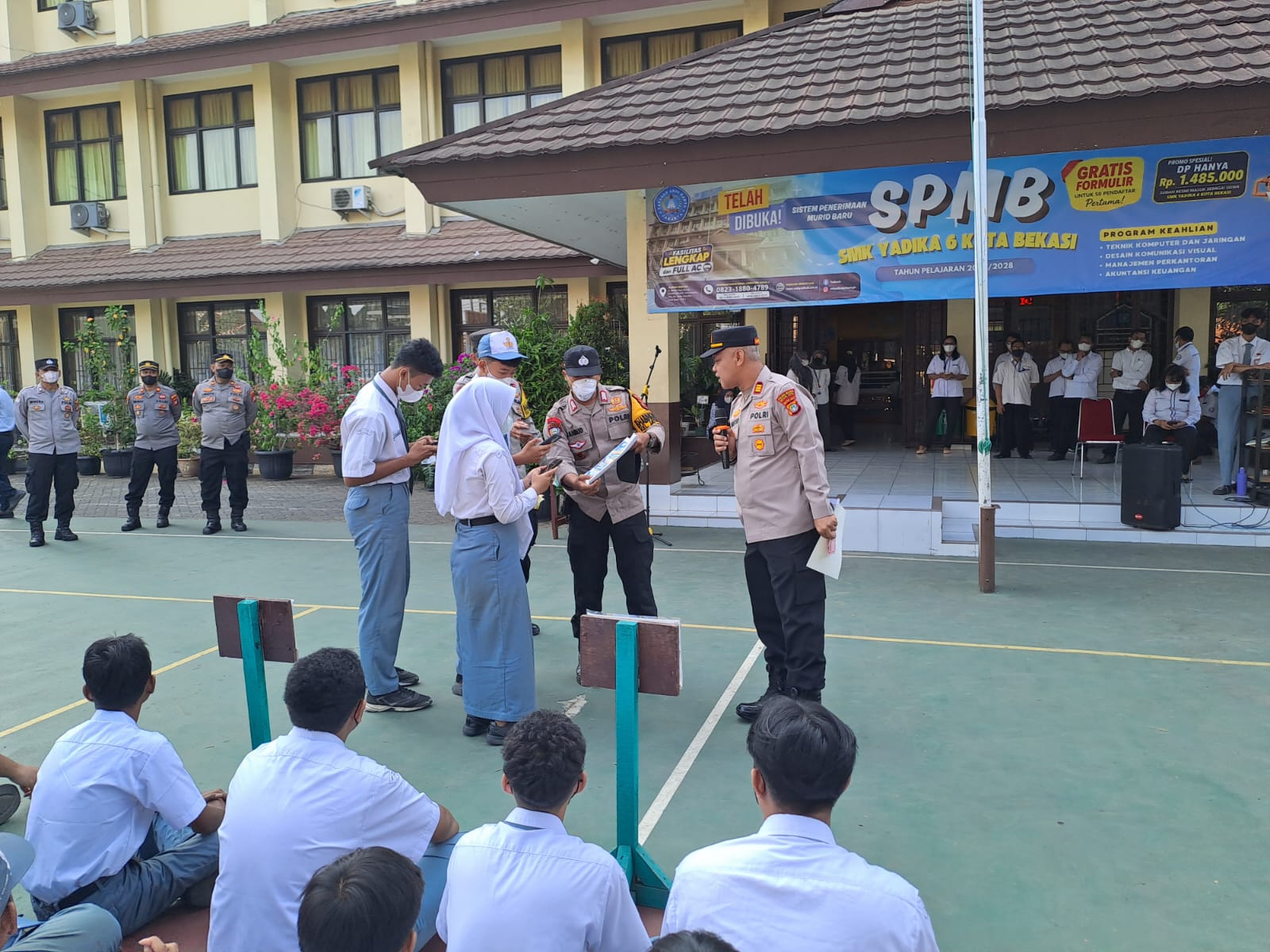 Kapolsek Pondok Gede Sosialisasikan Maklumat Kapolres, Ajak Pelajar Bijak Sikapi Ajakan Unjuk Rasa