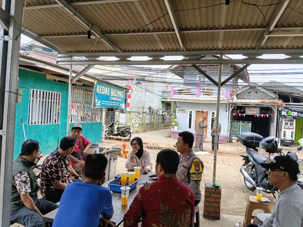 JAGA JAKARTA ON THE SPOT, BHABINKAMTIBMAS SERAP ASPIRASI DAN AJAK WARGA UNTUK SELALU MENJAGA KAMTIBMAS