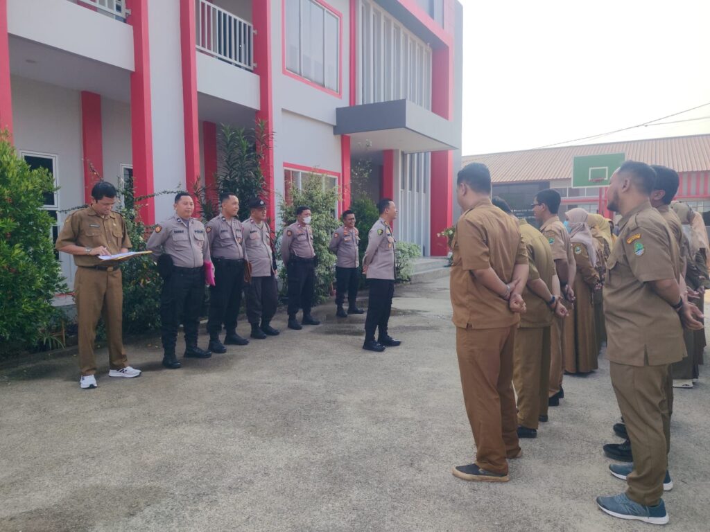 Polri Laksanakan Pendampingan dan Cek Kesehatan Siswa di SMKN 15 Padurenan