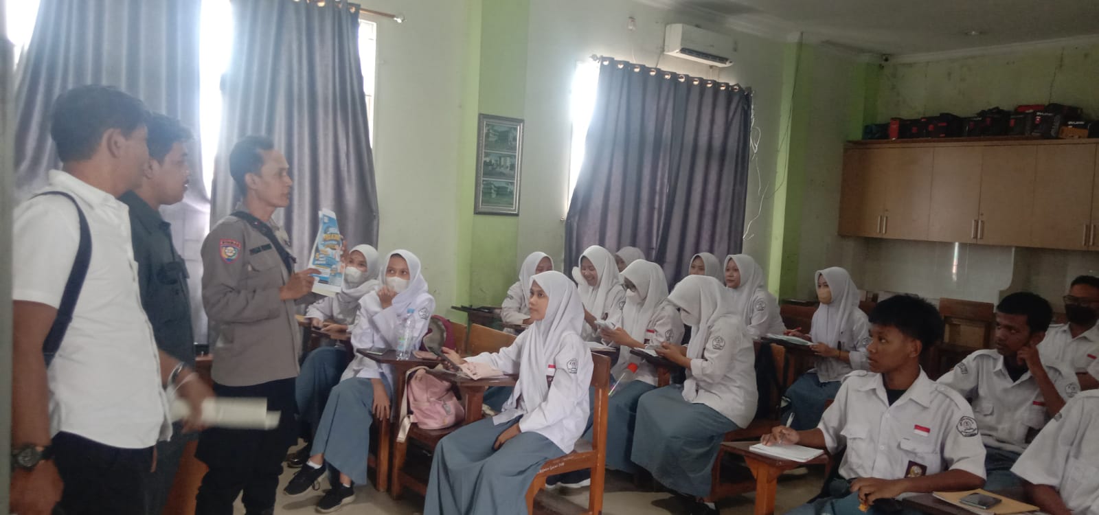 Dorong Semangat 'Jaga Pelajar', Polsek Bekasi Barat Kunjungi SMKS Bina Mandiri Bintara Jaya