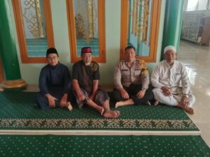 Pererat Komunikasi Jalur Keagamaan, Bhabinkamtibmas Mustikasari Gelar Jum'at Keliling