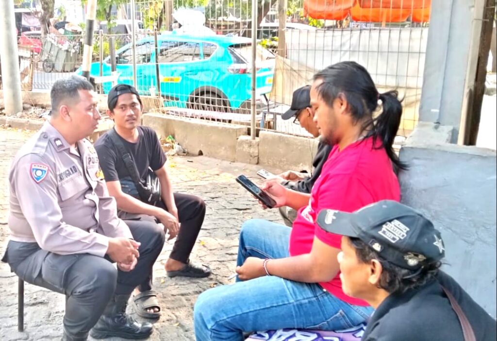 Bhabinkamtibmas Kayuringin Jaya Sambangi Warga, Ingatkan Waspada Curanmor dan Pencurian Rumah Kosong