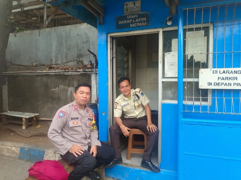 Bhabinkamtibmas Kotabaru Laksanakan Patroli dan Sambang Warga