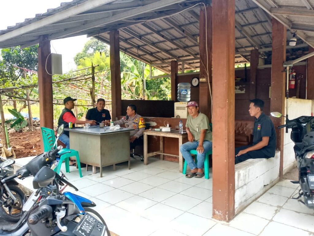 Tampung Aspirasi Warga Perumahan Eraska, Kapolsek Jatisampurna Gelar Giat Jaga Jakarta On The Spot