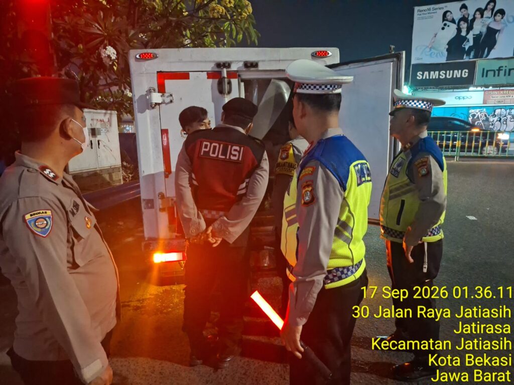 POLSEK JATIASIH RUTIN GELAR RAZIA STASIONER DAN PATROLI WILAYAH, CEGAH GANGGUAN KAMTIBMAS SECARA KESELURUHAN TERUTAMA KEJAHATAN JALANAN PADA MALAM.HINGGA PAGI HARI