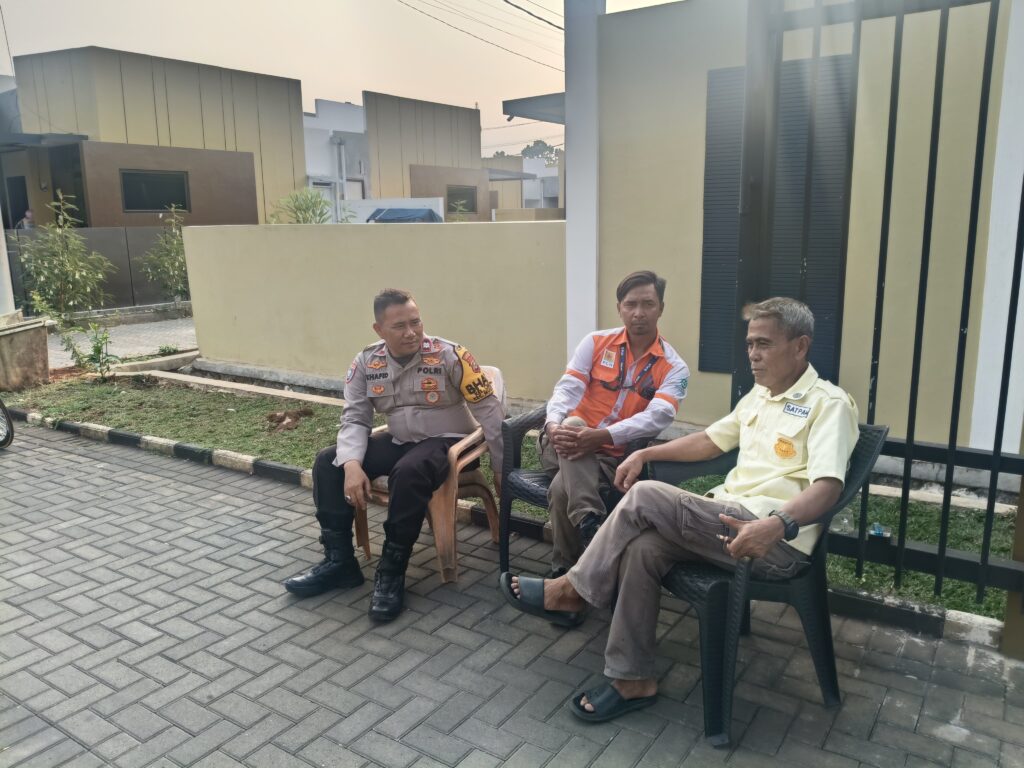 Bhabinkamtibmas Laksanakan Kunjungan dan Monitoring Kamtibmas di Cimuning