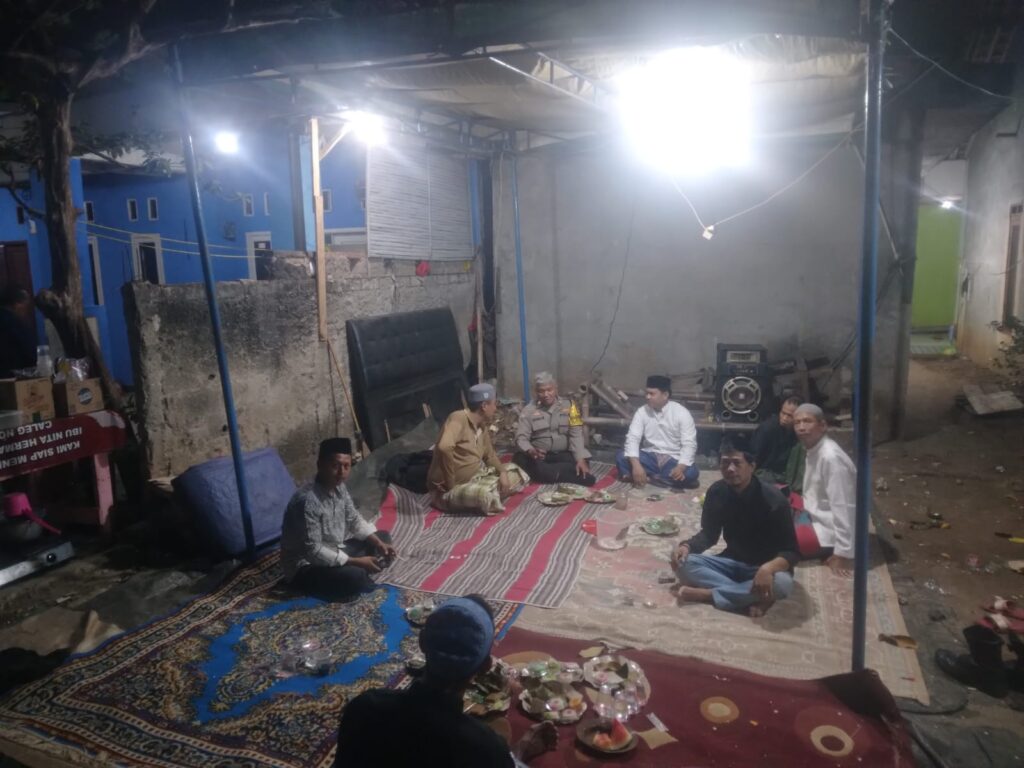 Bhabinkamtibmas Bojong Menteng Hadiri Tahlil di Rumah Ketua RT