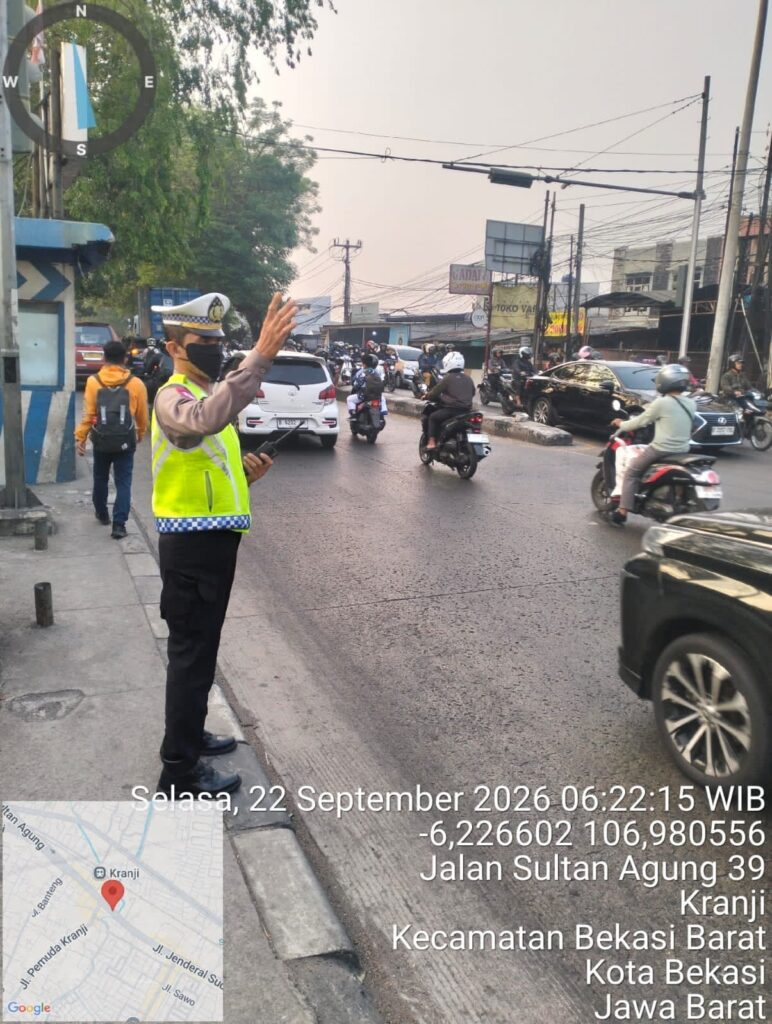 Jaga Jakarta On The Spot ; Polsek Bekasi Barat Intensifkan Pengaturan Lalu Lintas Pagi, Bantu Warga Beraktivitas