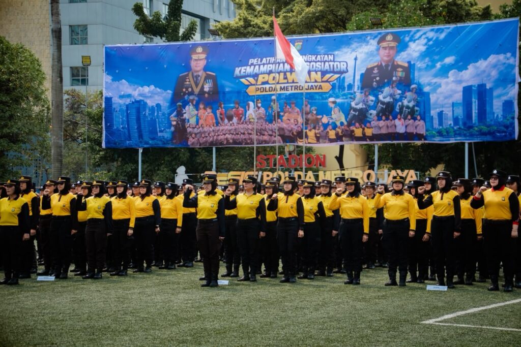 Polwan Polda Metro Jaya Perkuat Peran Negosiator Humanis di Lapangan