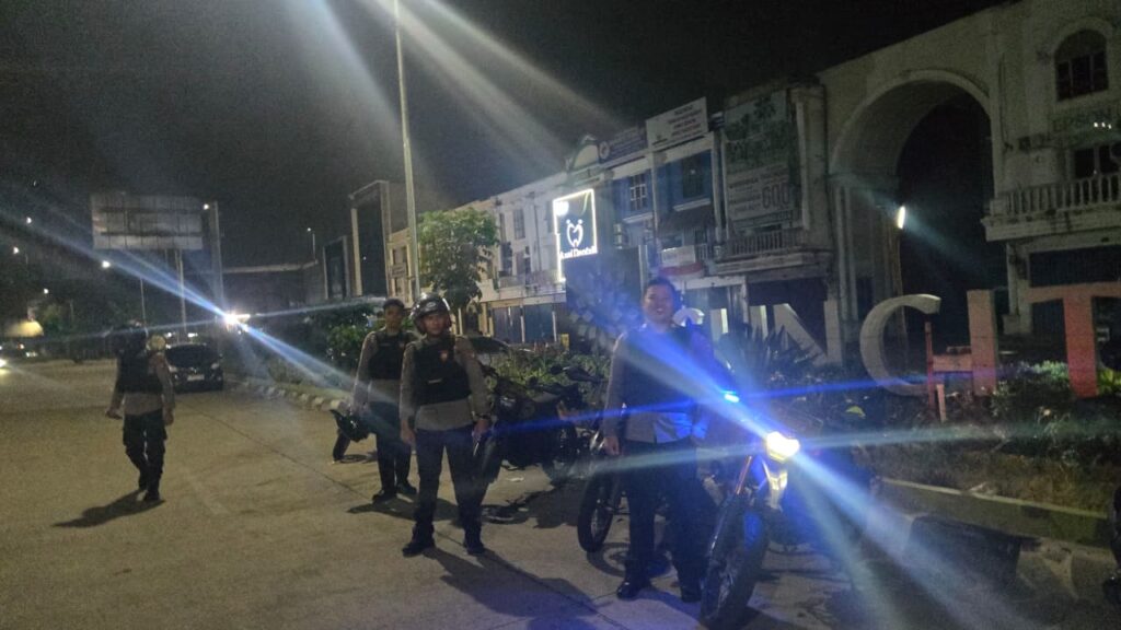 Tim 2 Badak Gelar Patroli Dialogis Sambangi Pedagang hingga Pos Kamling