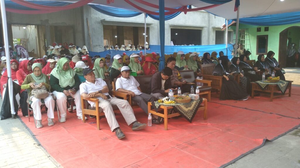 Bhabinkamtibmas Kotabaru Kawal Jalan Santai Gebyar BKMT Ke-35 Diikuti 400 Jemaah