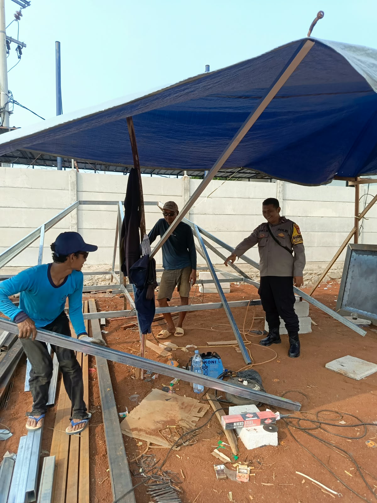 Cegah Curanmor, Bhabinkamtibmas Sumurbatu Edukasi Warga Pentingnya Kunci Pengaman Tambahan