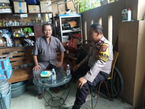 Tingkatkan Kewaspadaan Lingkungan, Bhabinkamtibmas Cimuning Gelar DDS di Kediaman Ketua RT