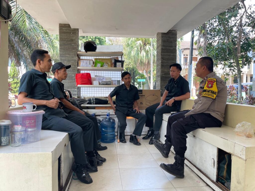 Perkuat Sinergitas, Polsek Jatisampurna Gelar Program Jaga Jakarta On The Spot di Perum CitraGran