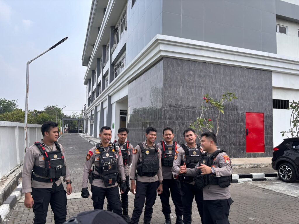 Tim Perintis Presisi Polres Metro Bekasi Kota Gelar Penyekatan di Perbatasan Summarecon dan Ahmad Yani