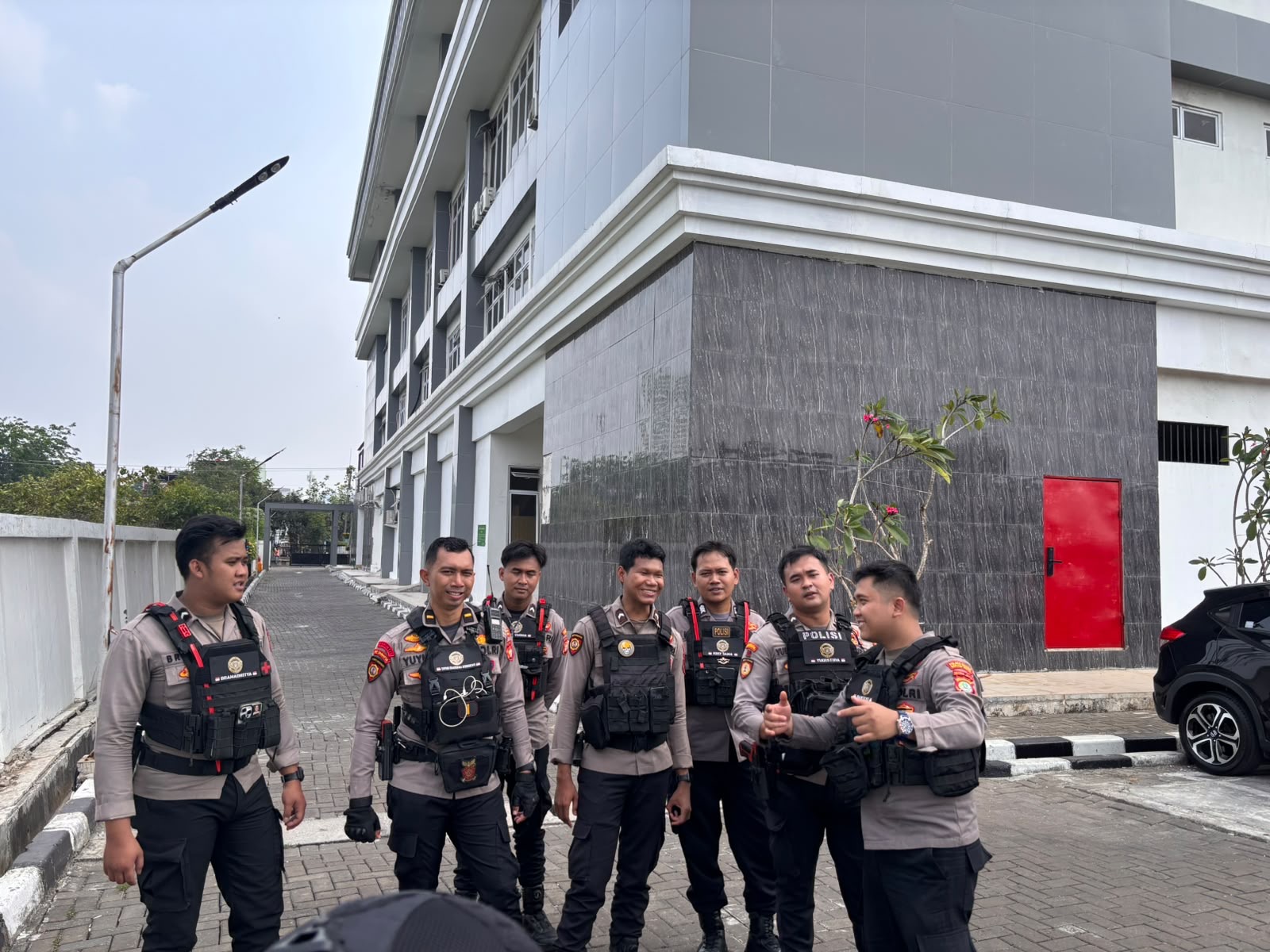 Tim Perintis Presisi Polres Metro Bekasi Kota Gelar Penyekatan di Perbatasan Summarecon dan Ahmad Yani