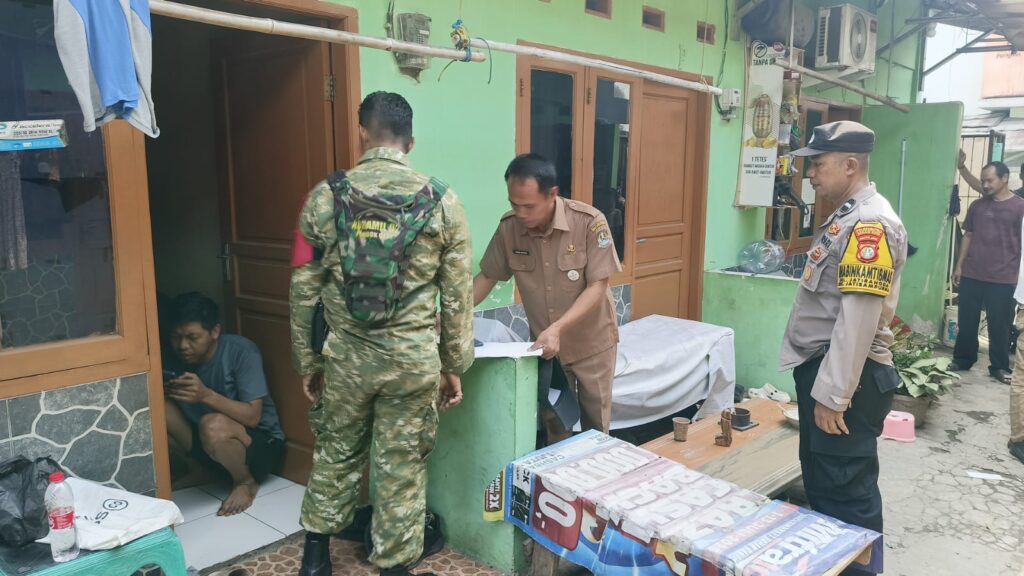 Penertiban Administrasi, Tiga Pilar Jatirangga Pendataan Penghuni Kontrakan di Jalan Bungur