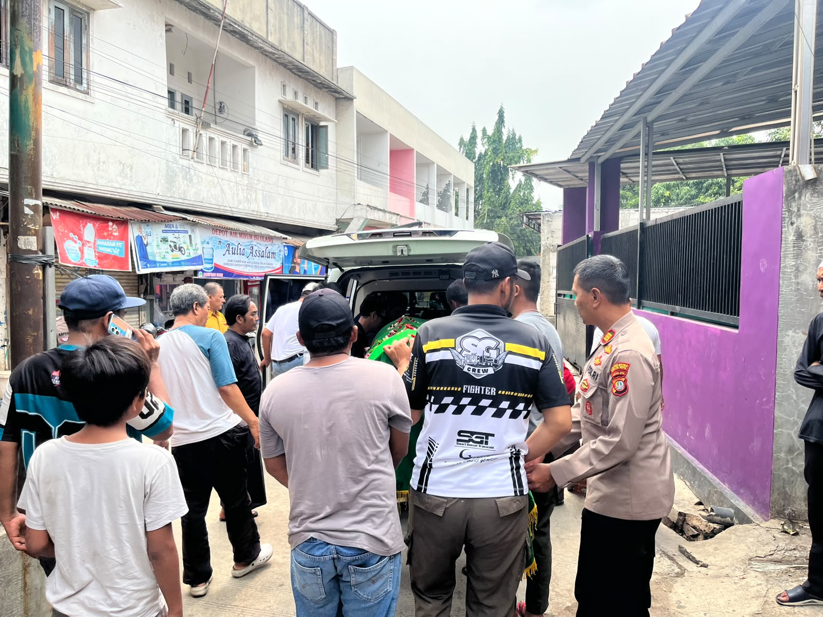Waka Polsek Bekasi Barat Pimpin Takziah, Berikan Dukungan kepada Keluarga Anggota yang Berduka