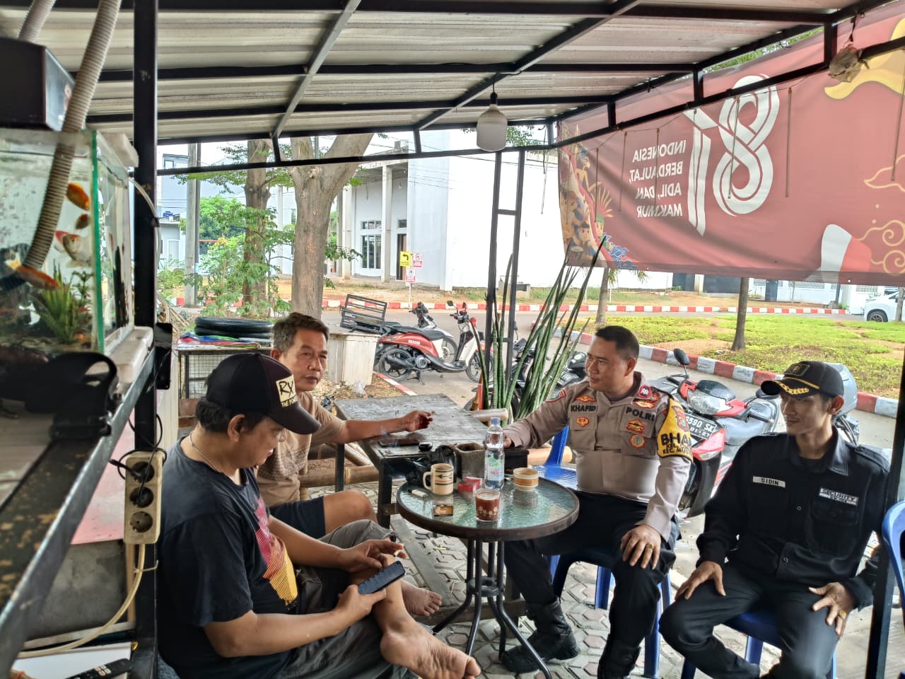 Bhabinkamtibmas Cimuning Sambangi Warga, Tingkatkan Kewaspadaan terhadap Gangguan Kamtibmas
